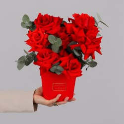 francuzskie rozy s evkaliptom v korobke 6